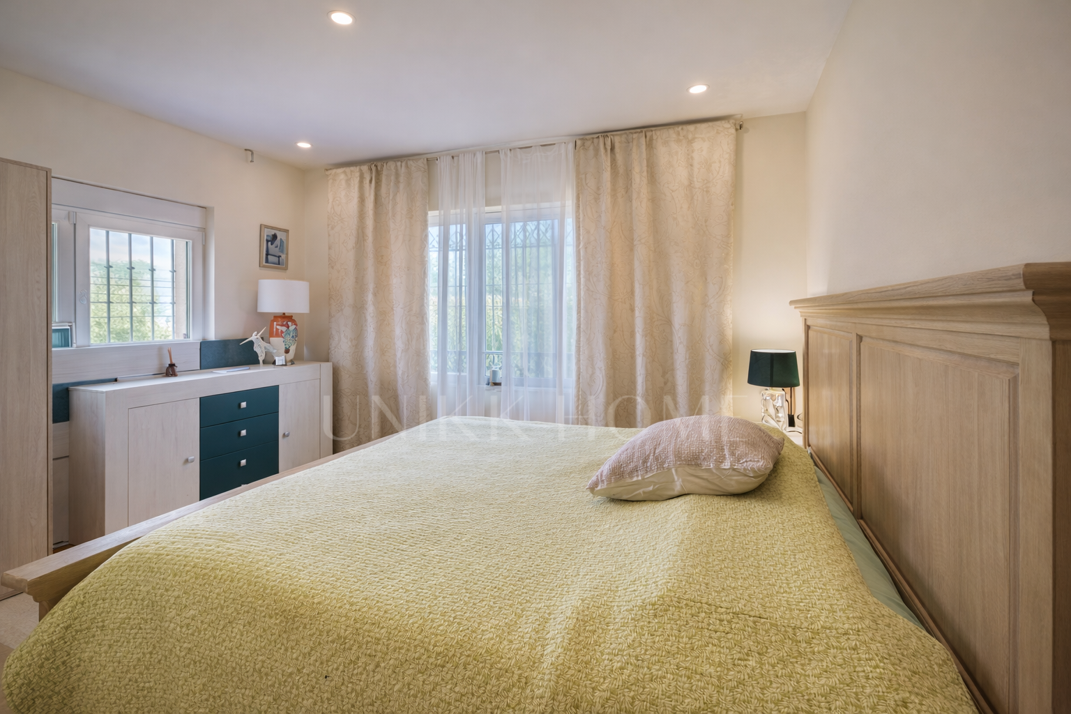 Villa con piscina privada y vistas al mar en Buenas Noches, Estepona