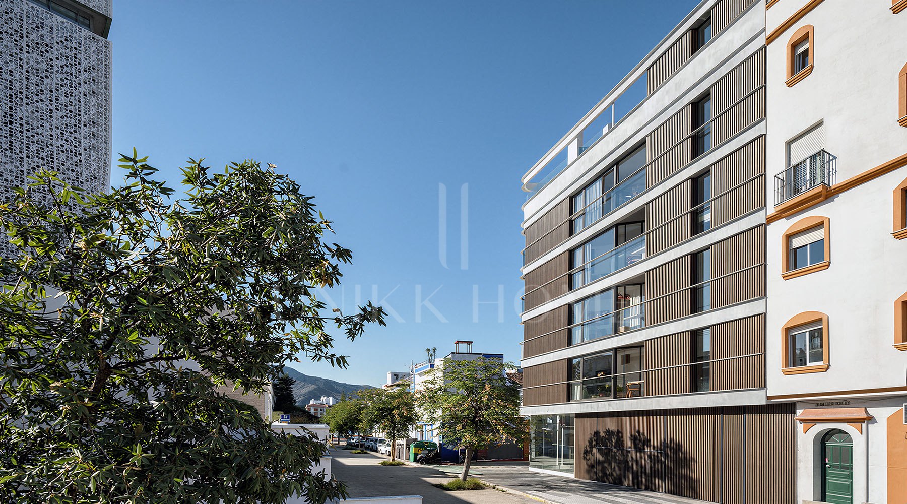 Nuevo ático dúplex con solárium, piscina privada y garaje en el centro de Estepona