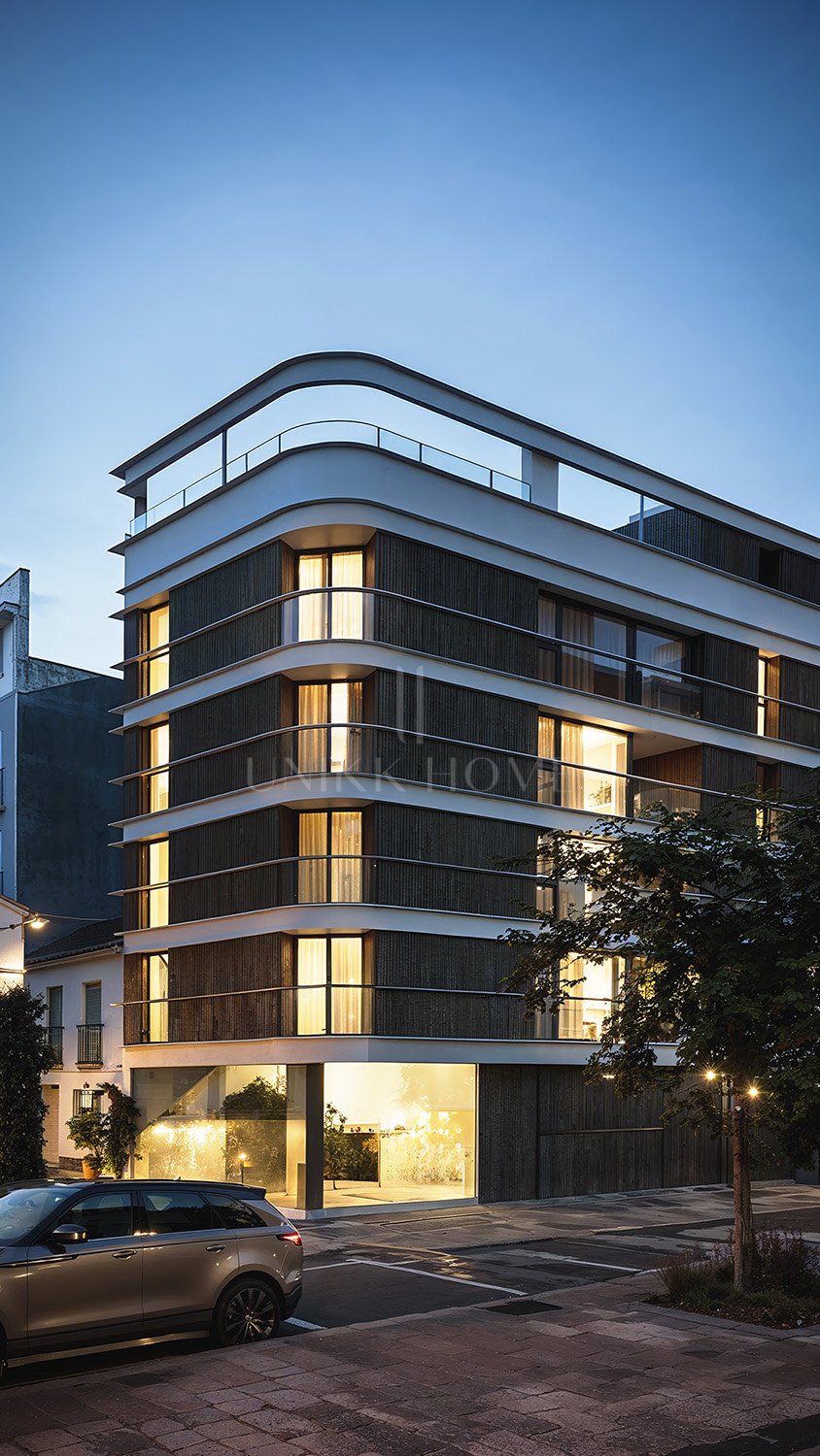 Brand new 2-bedroom apartment with terrace on Estepona’s Central Boulevard