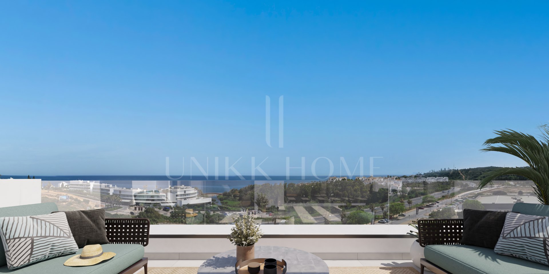 ÁTICO CON VISTAS AL MAR Y GRAN SOLARIUM A POCOS PASOS DE LA PLAYA - LISTO PARA ENTREGA EN ESTEPONA OESTE