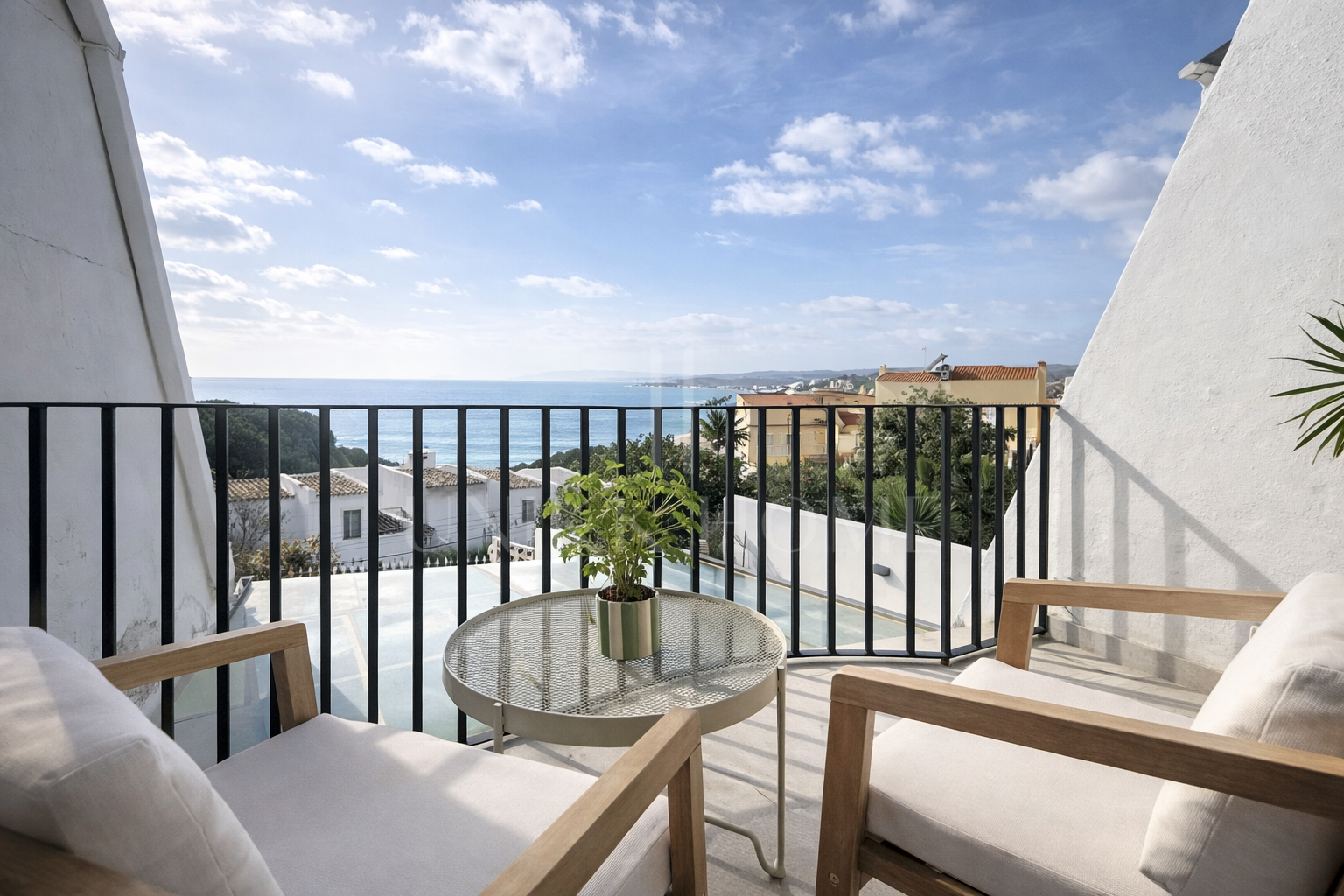 Renovated townhouse with sea views next to the Port and Playa del Cristo – Estepona