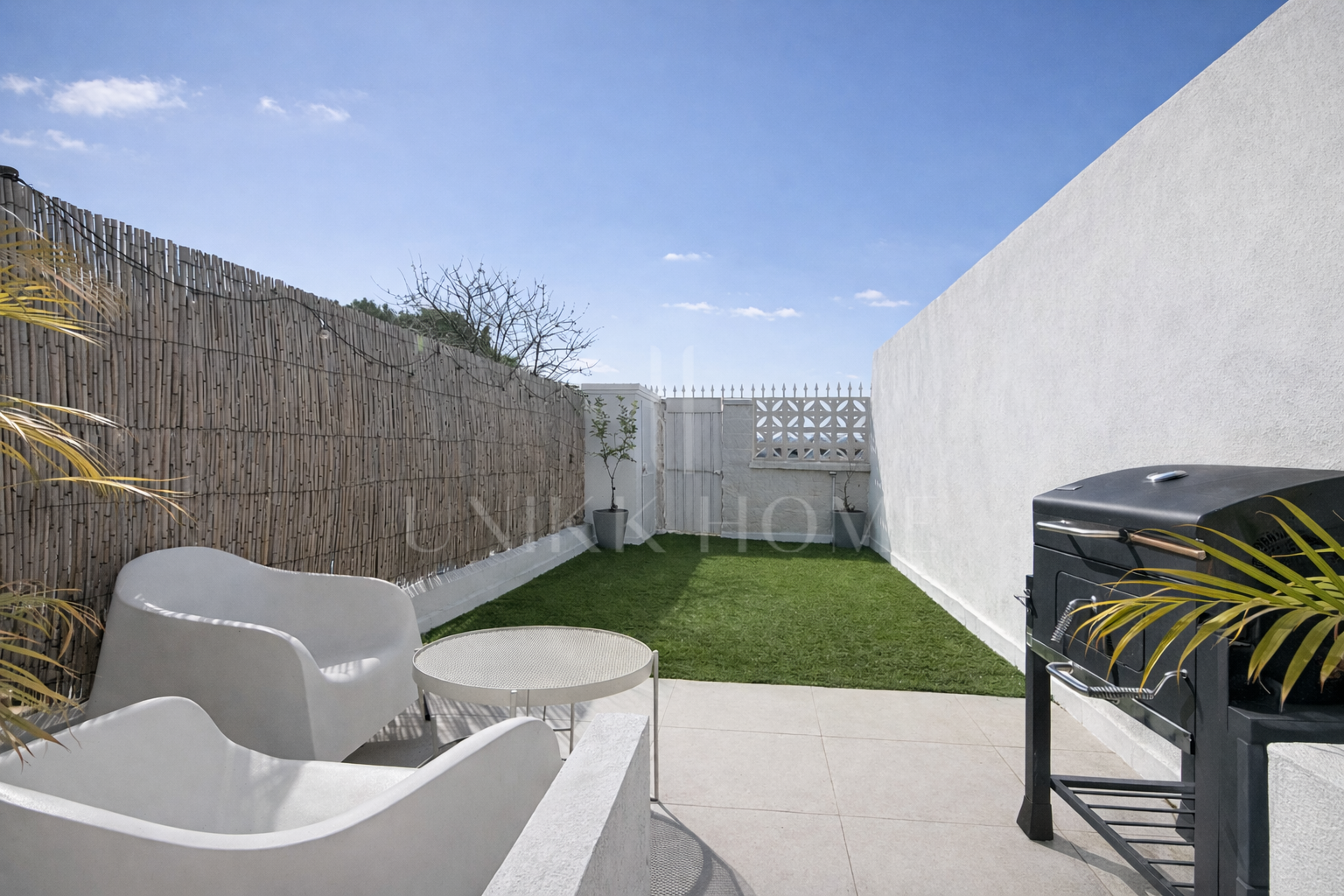 Renovated townhouse with sea views next to the Port and Playa del Cristo – Estepona