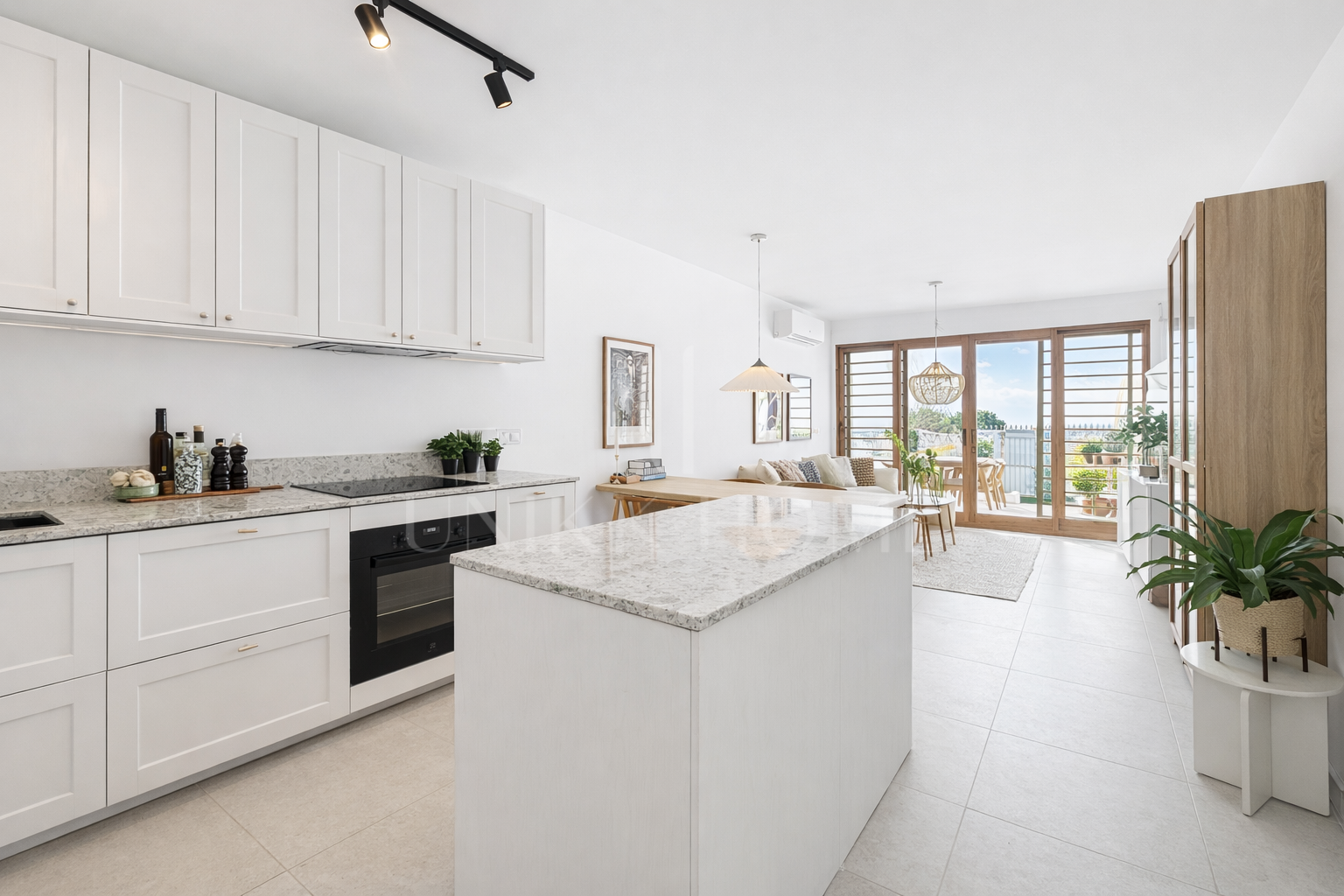 Renovated townhouse with sea views next to the Port and Playa del Cristo – Estepona