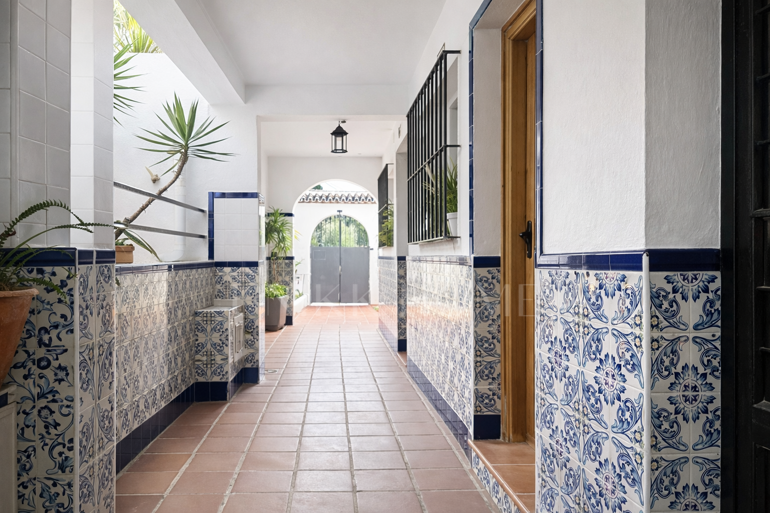 Renovated townhouse with sea views next to the Port and Playa del Cristo – Estepona