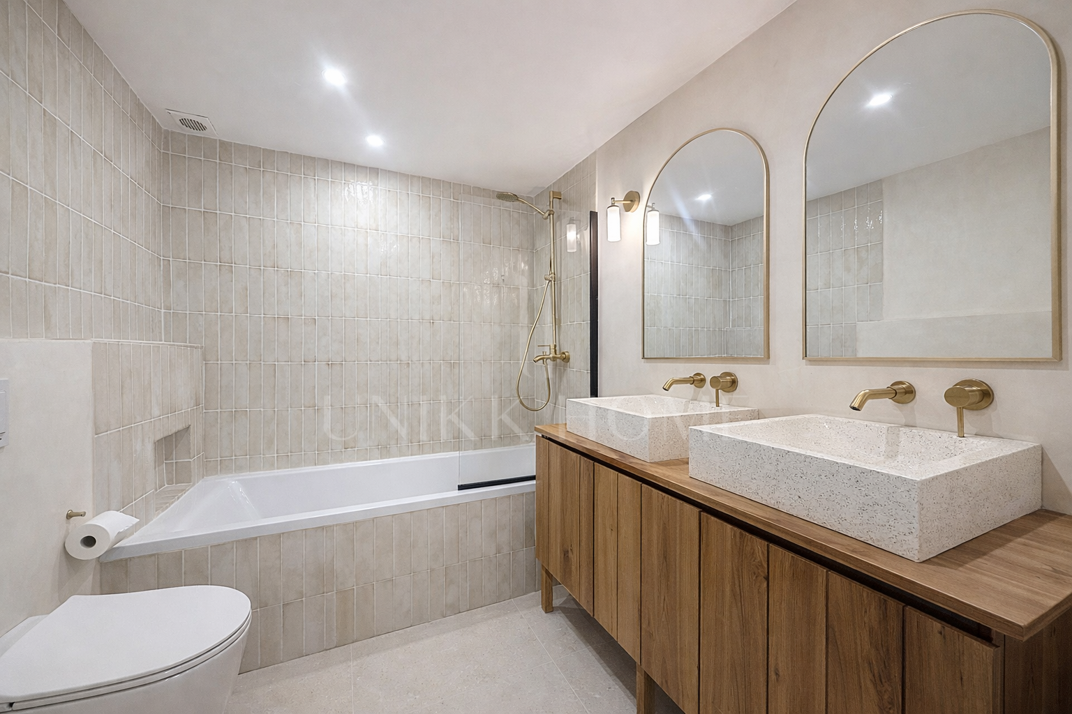 Renovated townhouse with sea views next to the Port and Playa del Cristo – Estepona