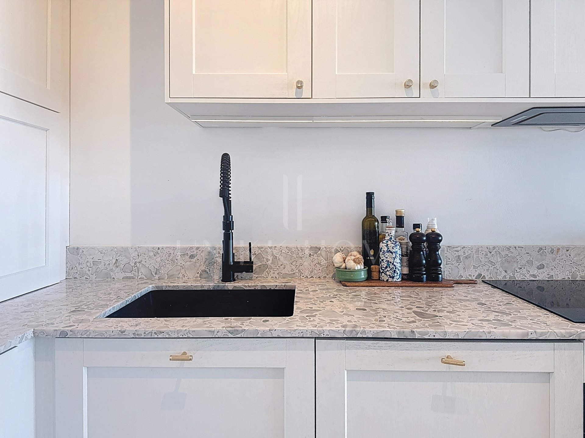 Renovated townhouse with sea views next to the Port and Playa del Cristo – Estepona