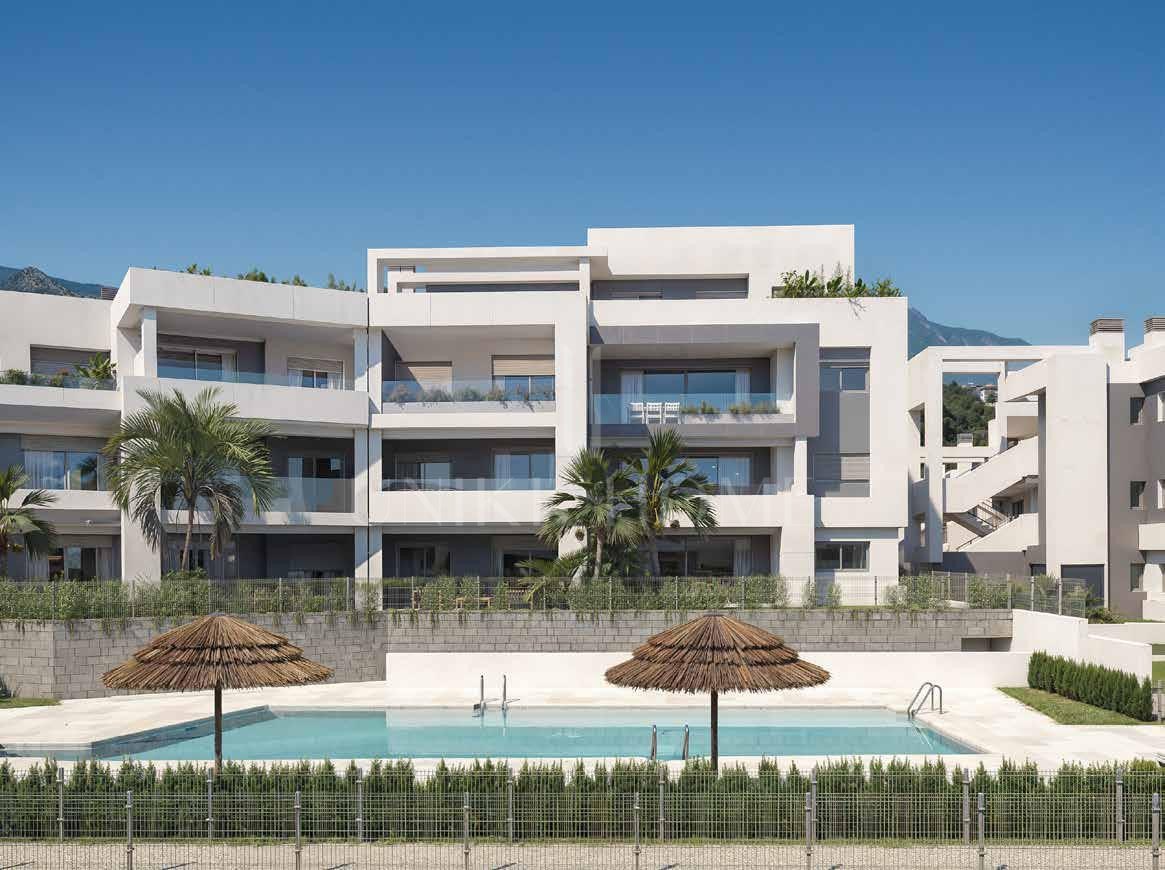 Luminoso apartamento de 2 dormitorios en complejo contemporáneo con spa y piscina cubierta – Estepona Este