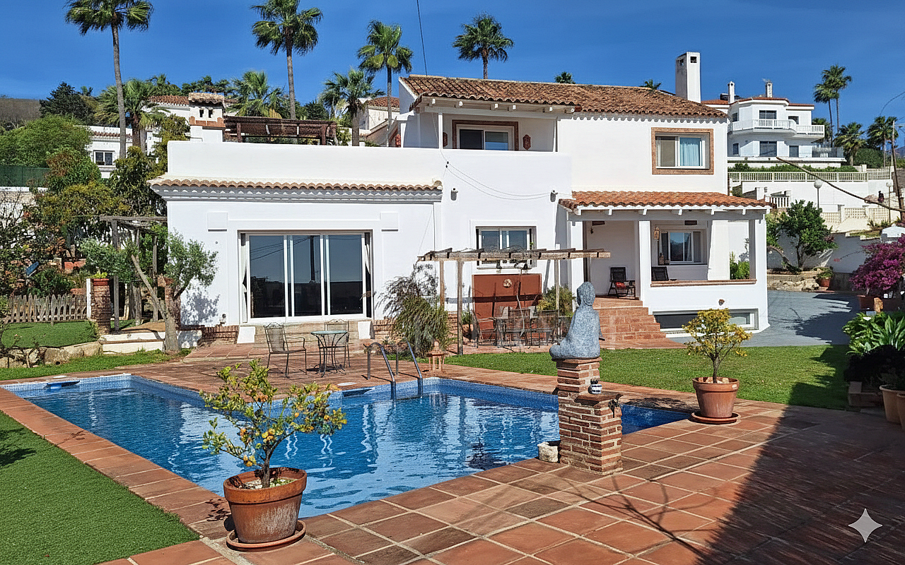 Villa independiente con piscina a pocos pasos de la playa de Estepona