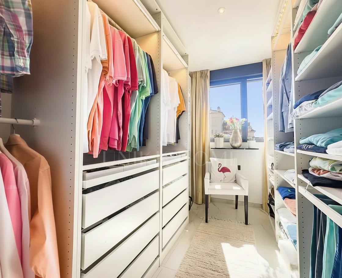 Modern 3-bedroom penthouse with spectacular terrace – sea views, light, and spaciousness in Estepona Center