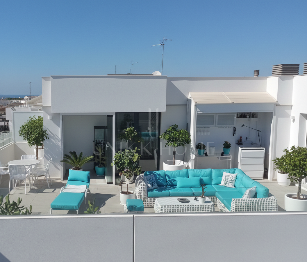 Modern 3-bedroom penthouse with spectacular terrace – sea views, light, and spaciousness in Estepona Center
