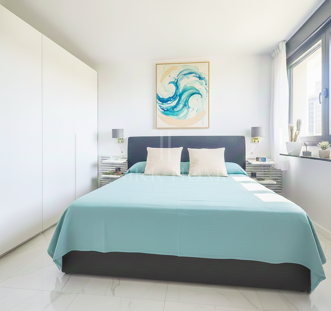 Modern 3-bedroom penthouse with spectacular terrace – sea views, light, and spaciousness in Estepona Center