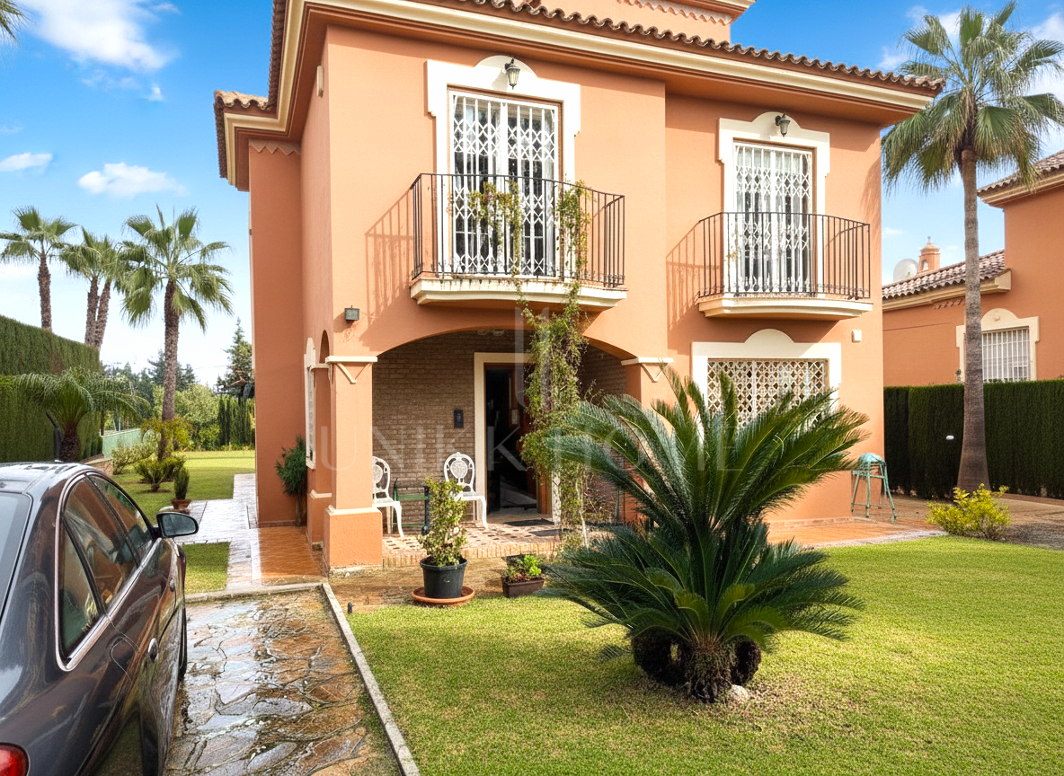 Individual Villa in Community Near Atalaya Golf, Estepona East