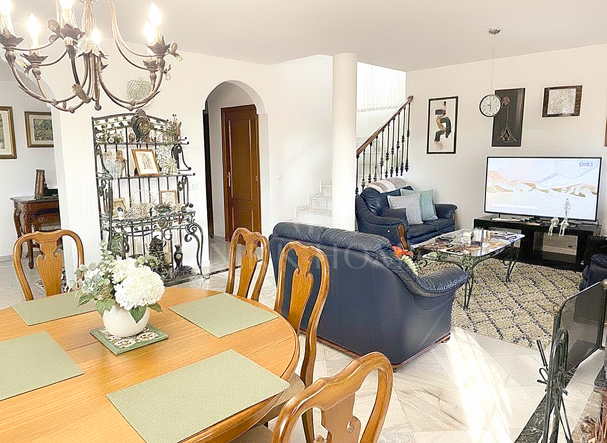 Individual Villa in Community Near Atalaya Golf, Estepona East