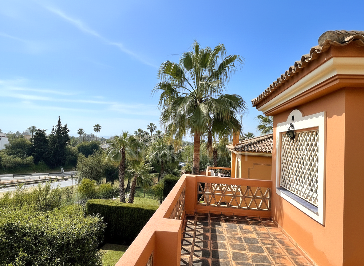 Individual Villa in Community Near Atalaya Golf, Estepona East
