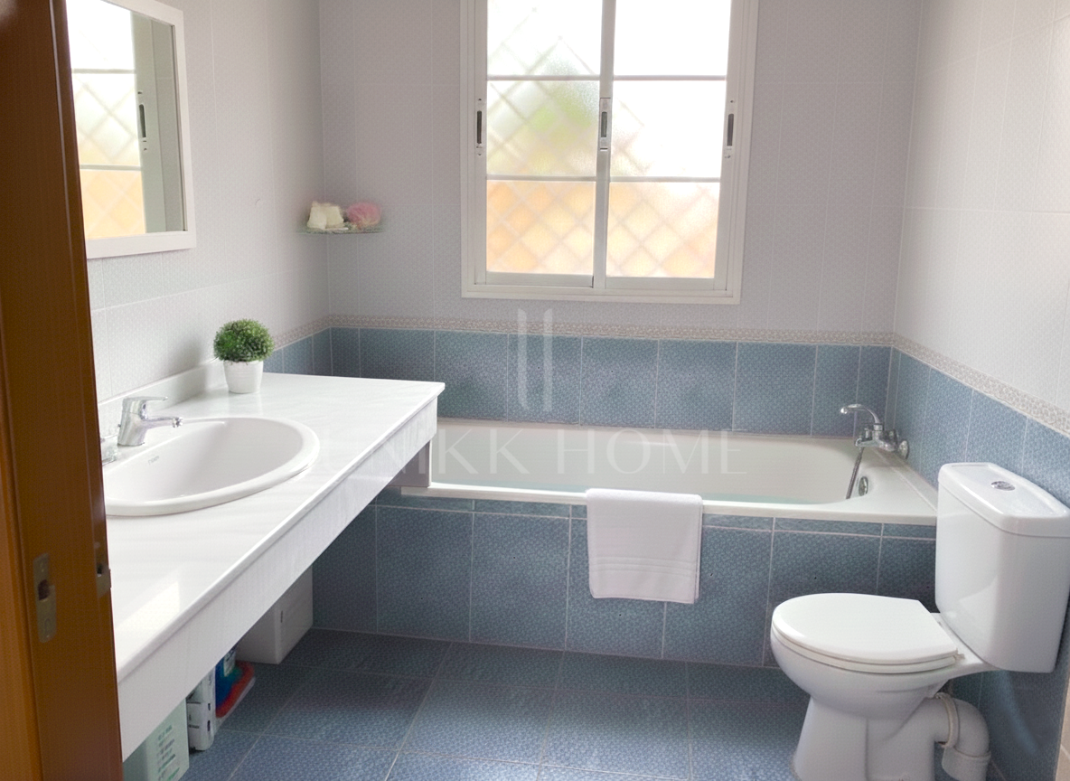 Individual Villa in Community Near Atalaya Golf, Estepona East