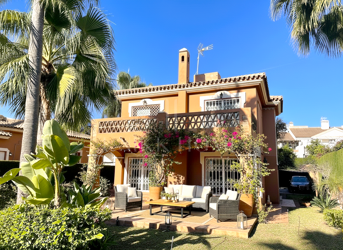 Individual Villa in Community Near Atalaya Golf, Estepona East