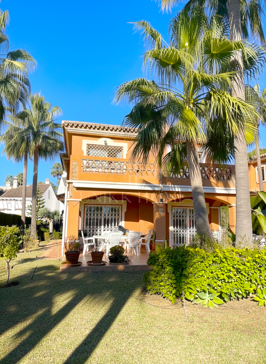 Individual Villa in Community Near Atalaya Golf, Estepona East