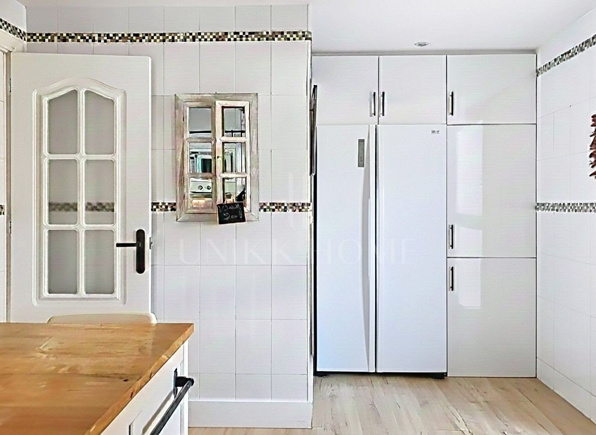 GRAN ADOSADO CON VISTAS AL GOLF Y AL MAR Y CON SÓTANO EXTRA - ESTEPONA GOLF