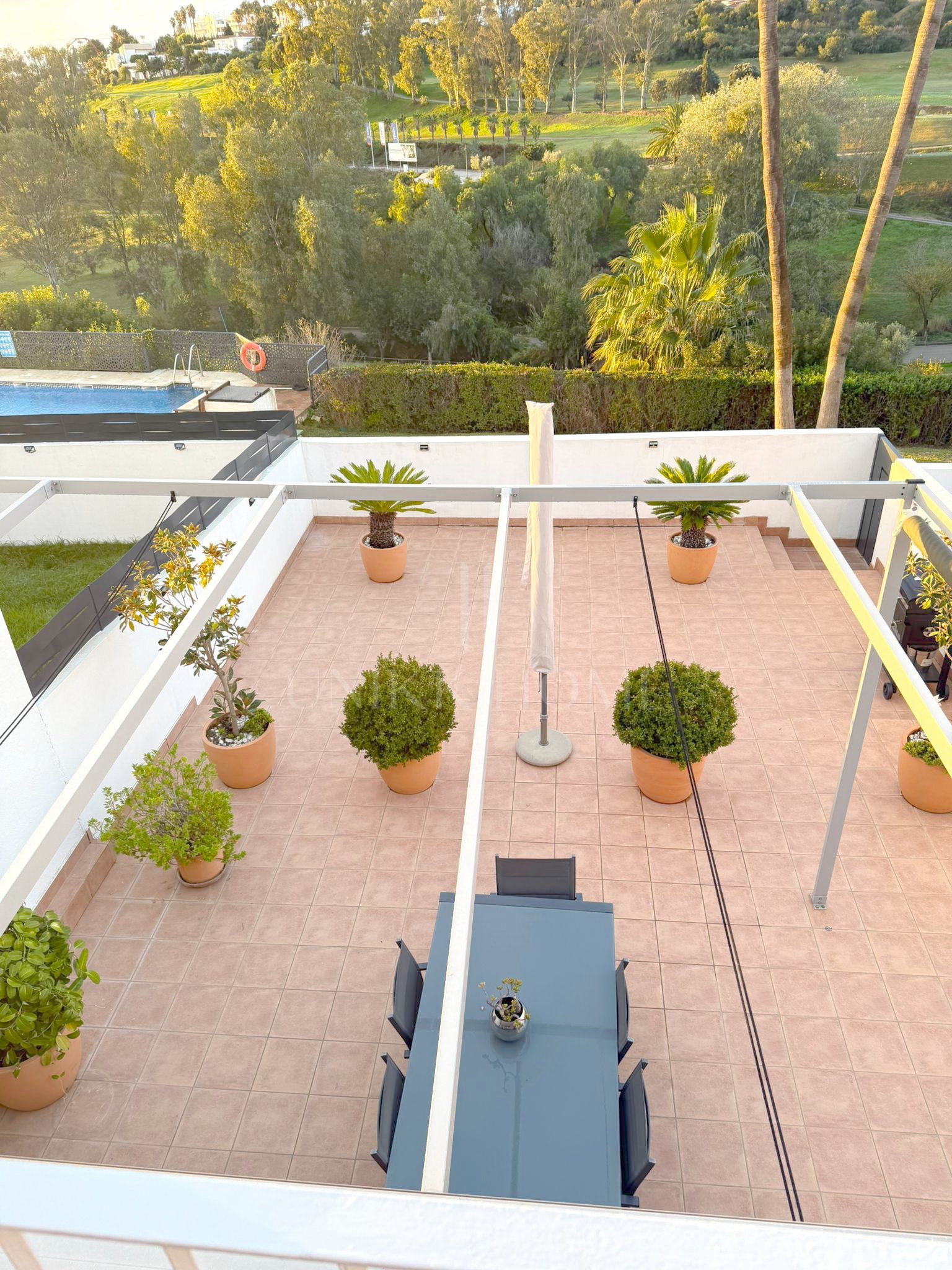 GRAN ADOSADO CON SÓTANO EXTRA EN ESTEPONA GOLF