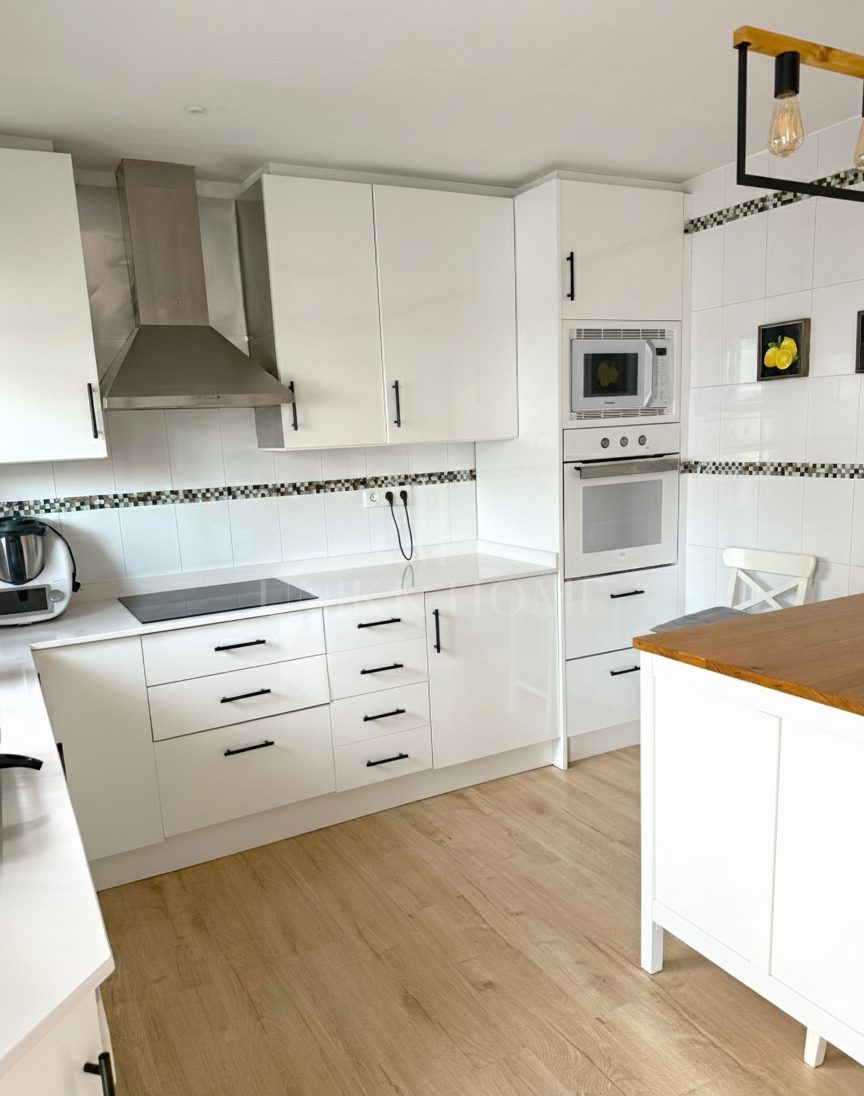 GRAN ADOSADO CON SÓTANO EXTRA EN ESTEPONA GOLF