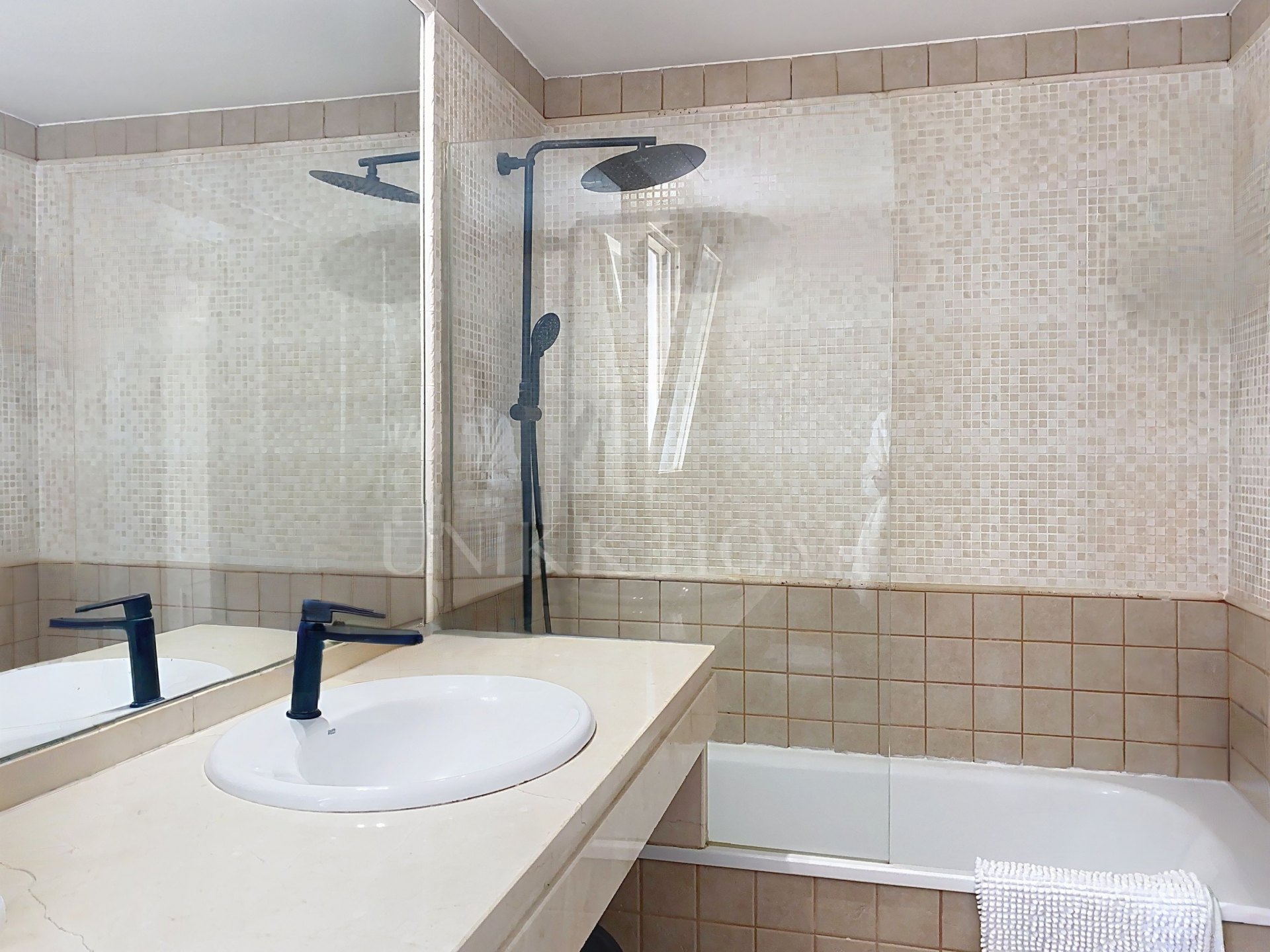 GRAN ADOSADO CON VISTAS AL GOLF Y AL MAR Y CON SÓTANO EXTRA - ESTEPONA GOLF