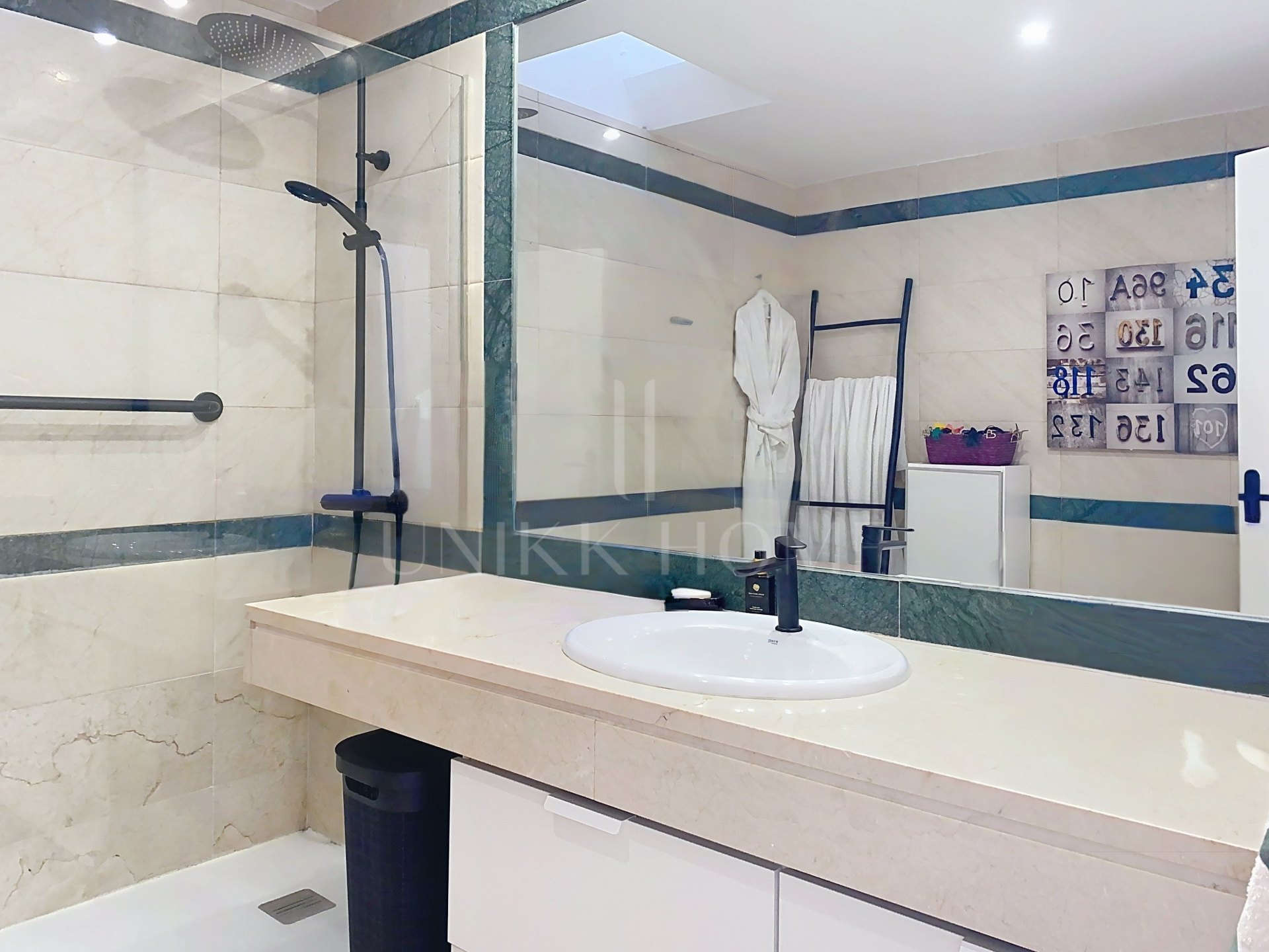 GRAN ADOSADO CON VISTAS AL GOLF Y AL MAR Y CON SÓTANO EXTRA - ESTEPONA GOLF