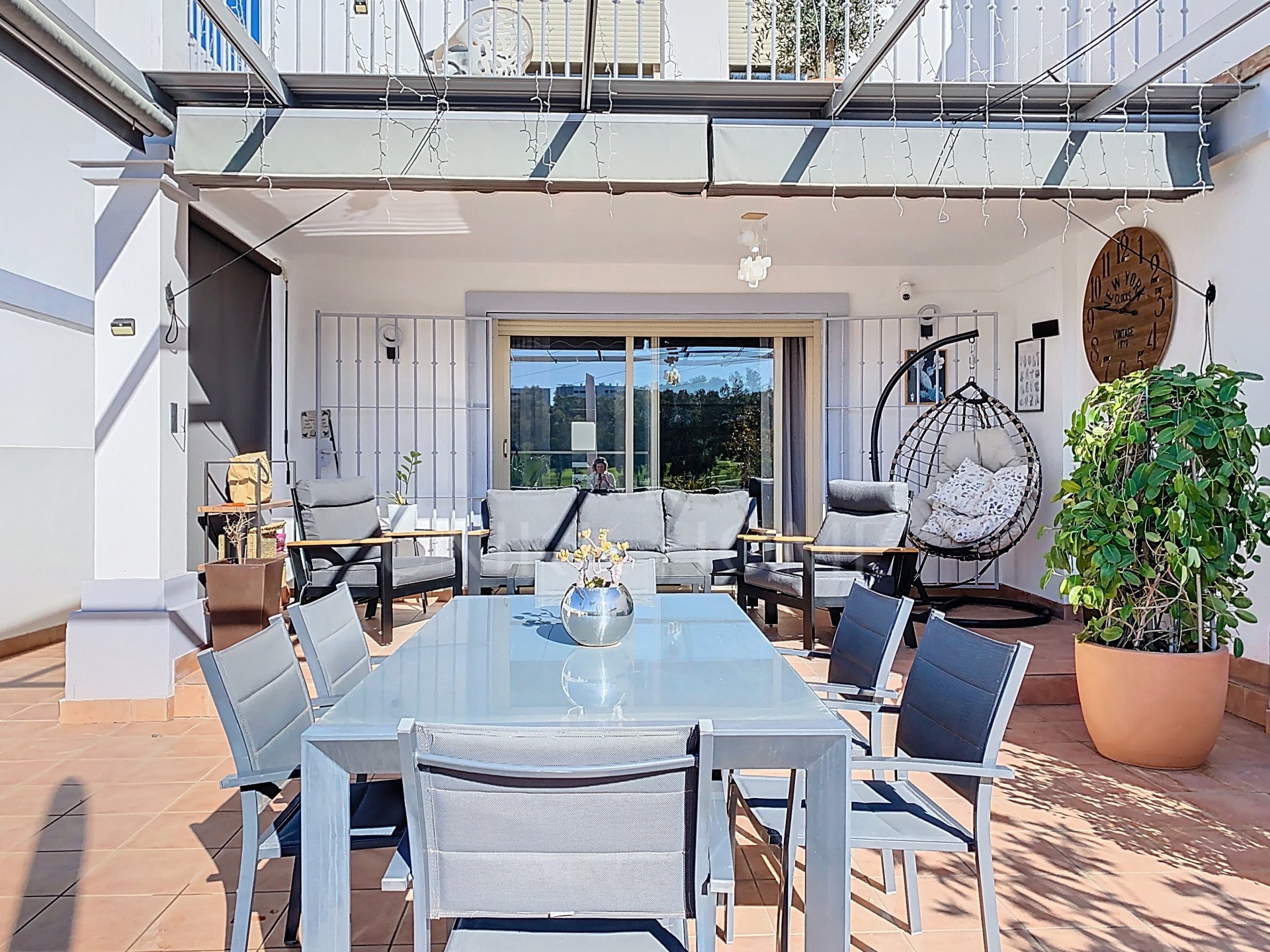 GRAN ADOSADO CON VISTAS AL GOLF Y AL MAR Y CON SÓTANO EXTRA - ESTEPONA GOLF