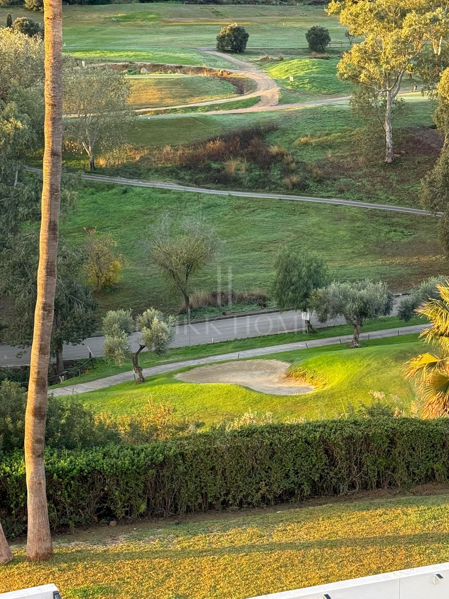 GRAN ADOSADO CON SÓTANO EXTRA EN ESTEPONA GOLF