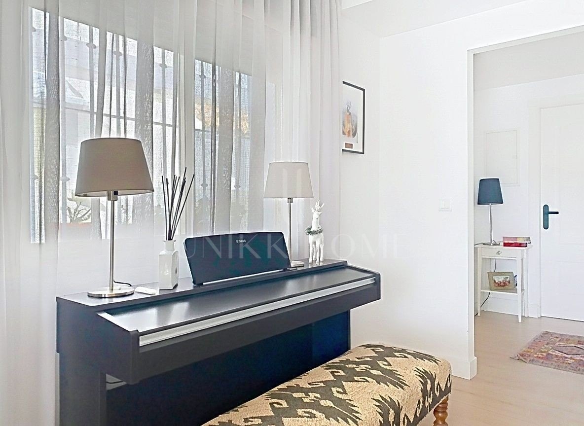 GRAN ADOSADO CON VISTAS AL GOLF Y AL MAR Y CON SÓTANO EXTRA - ESTEPONA GOLF