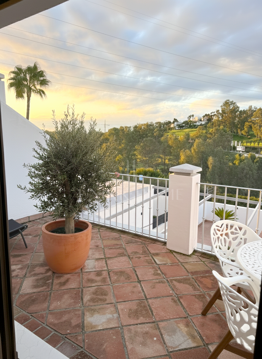 GRAN ADOSADO CON SÓTANO EXTRA EN ESTEPONA GOLF