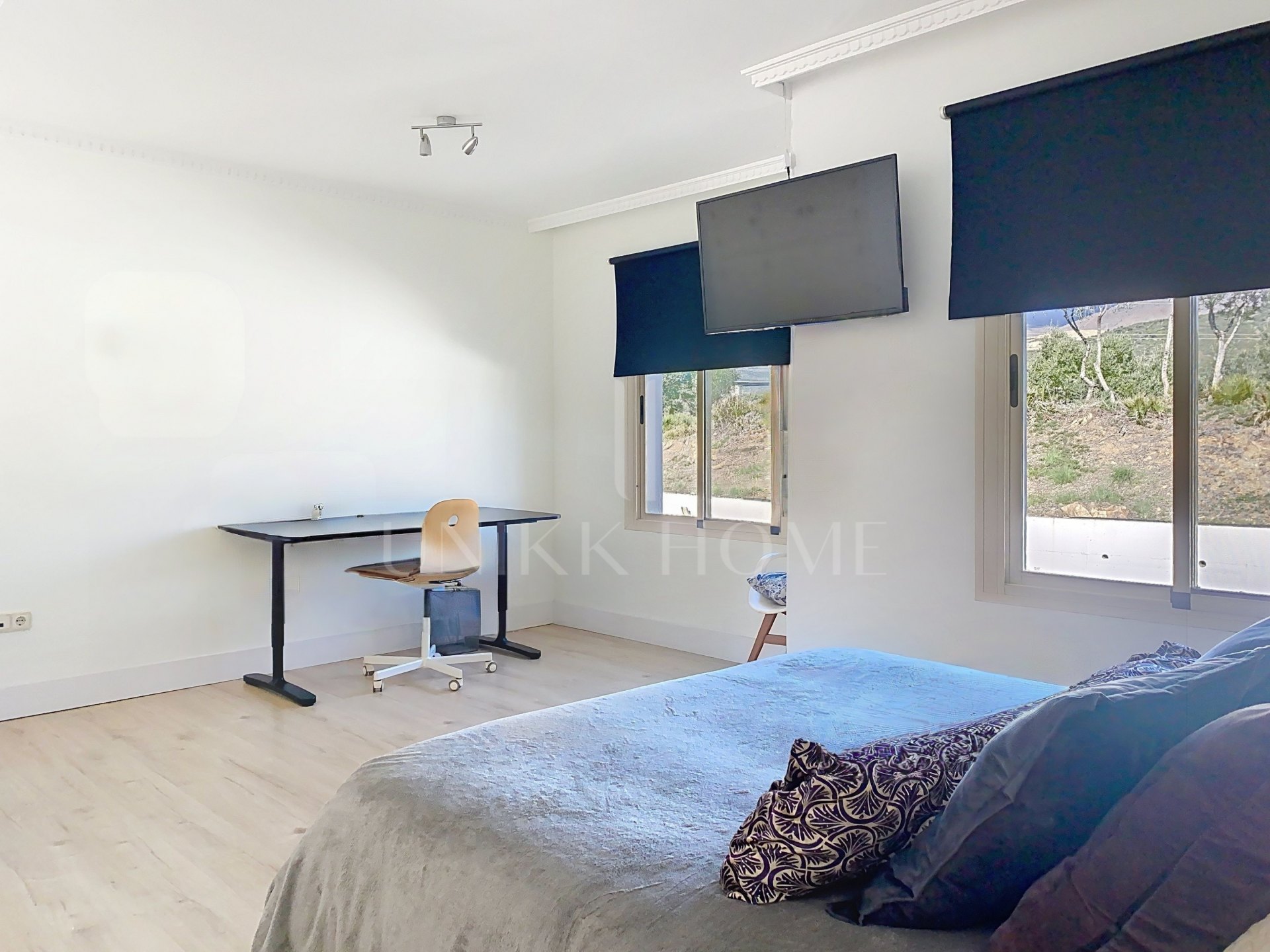 GRAN ADOSADO CON VISTAS AL GOLF Y AL MAR Y CON SÓTANO EXTRA - ESTEPONA GOLF