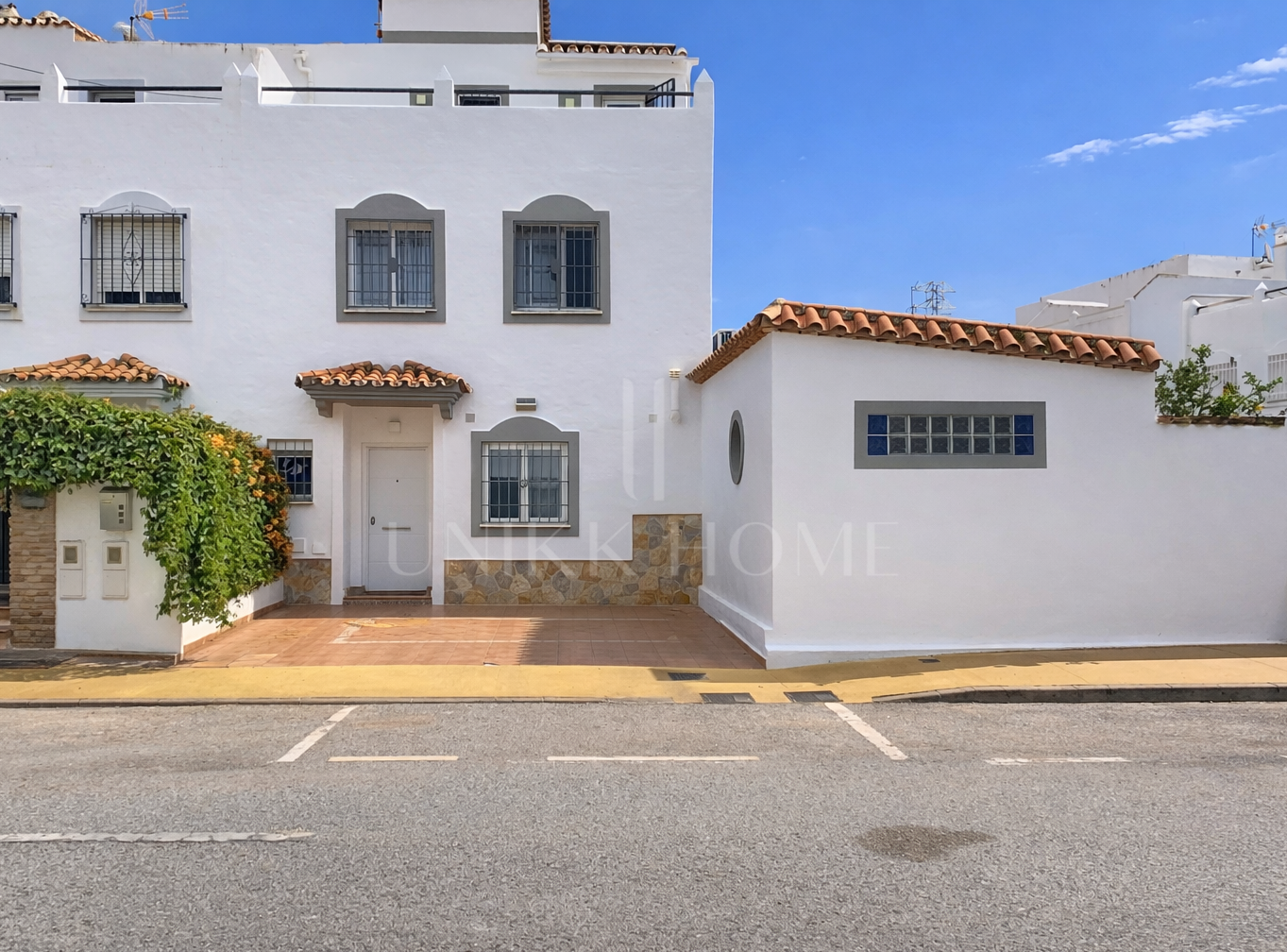 Spacious House with Garden in the Center of Estepona