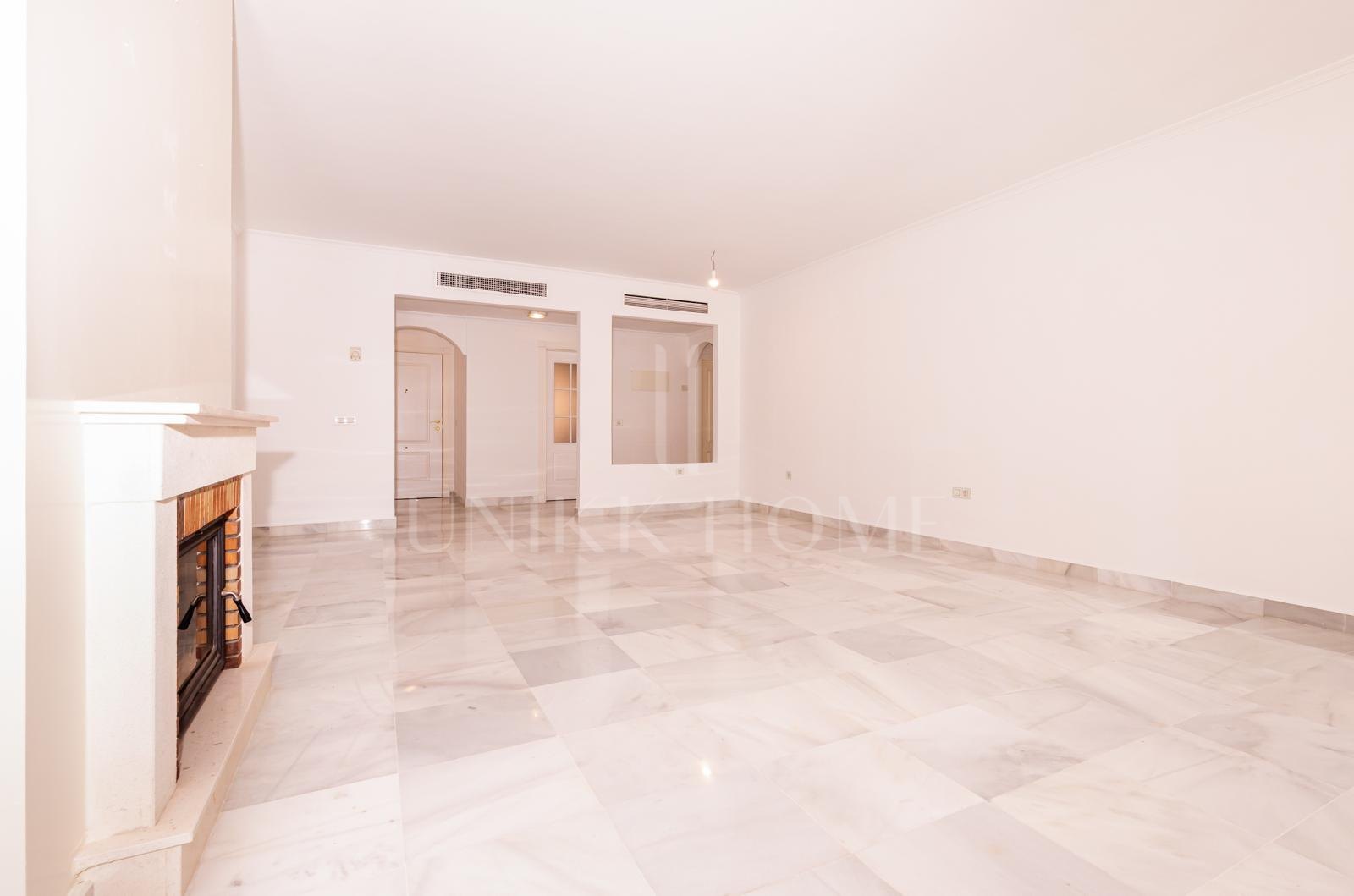 Amplio apartamento de cuatro dormitorios en Hacienda del Sol - Zona de playa de la Nueva Milla de Oro, Estepona Este