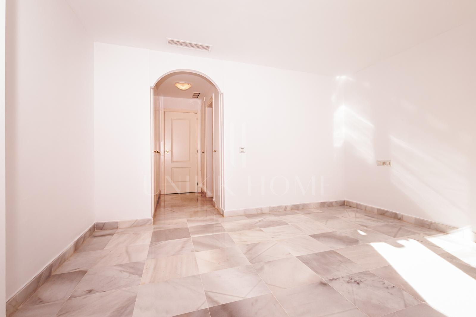 Amplio apartamento de cuatro dormitorios en Hacienda del Sol - Zona de playa de la Nueva Milla de Oro, Estepona Este