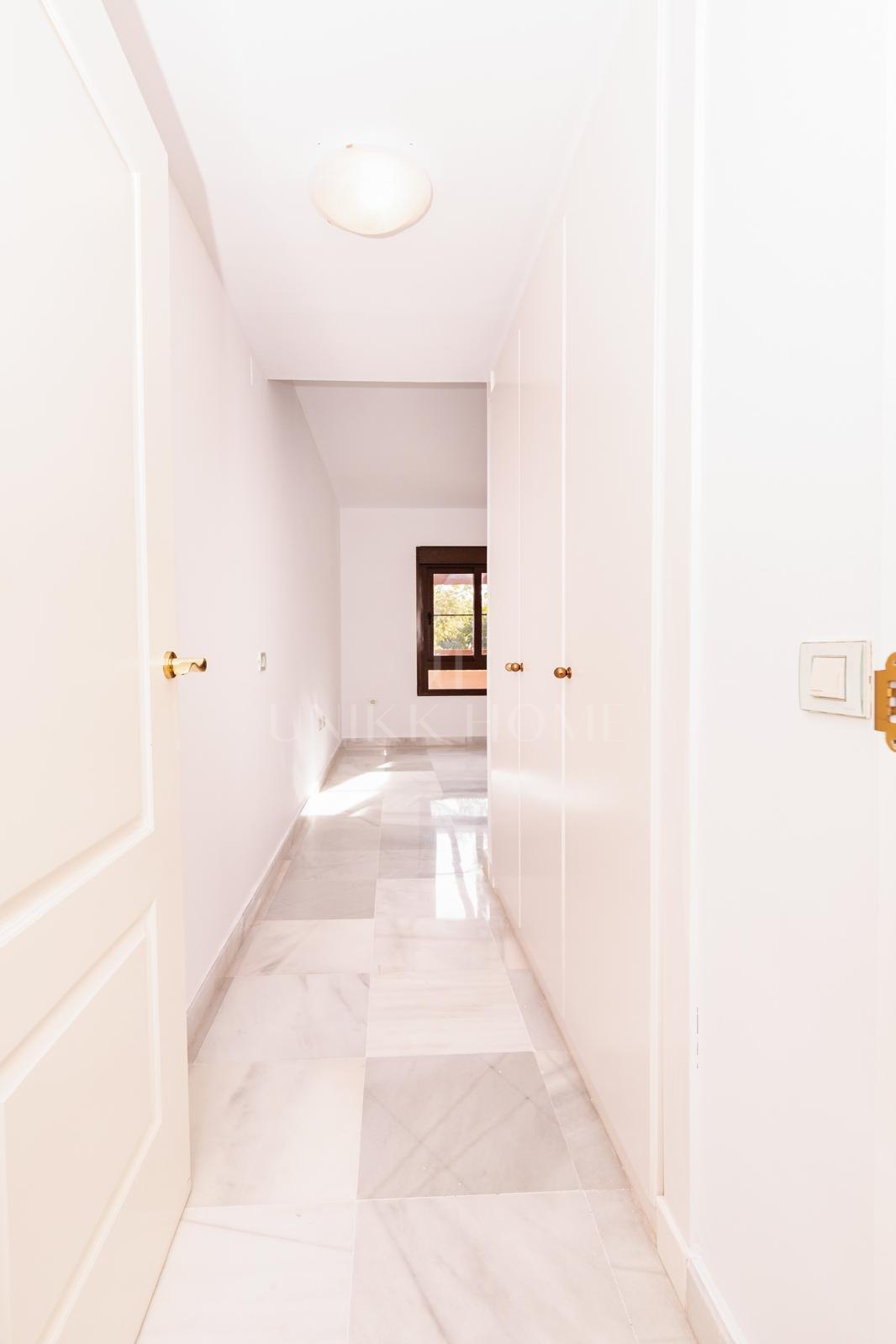 Amplio apartamento de cuatro dormitorios en Hacienda del Sol - Zona de playa de la Nueva Milla de Oro, Estepona Este