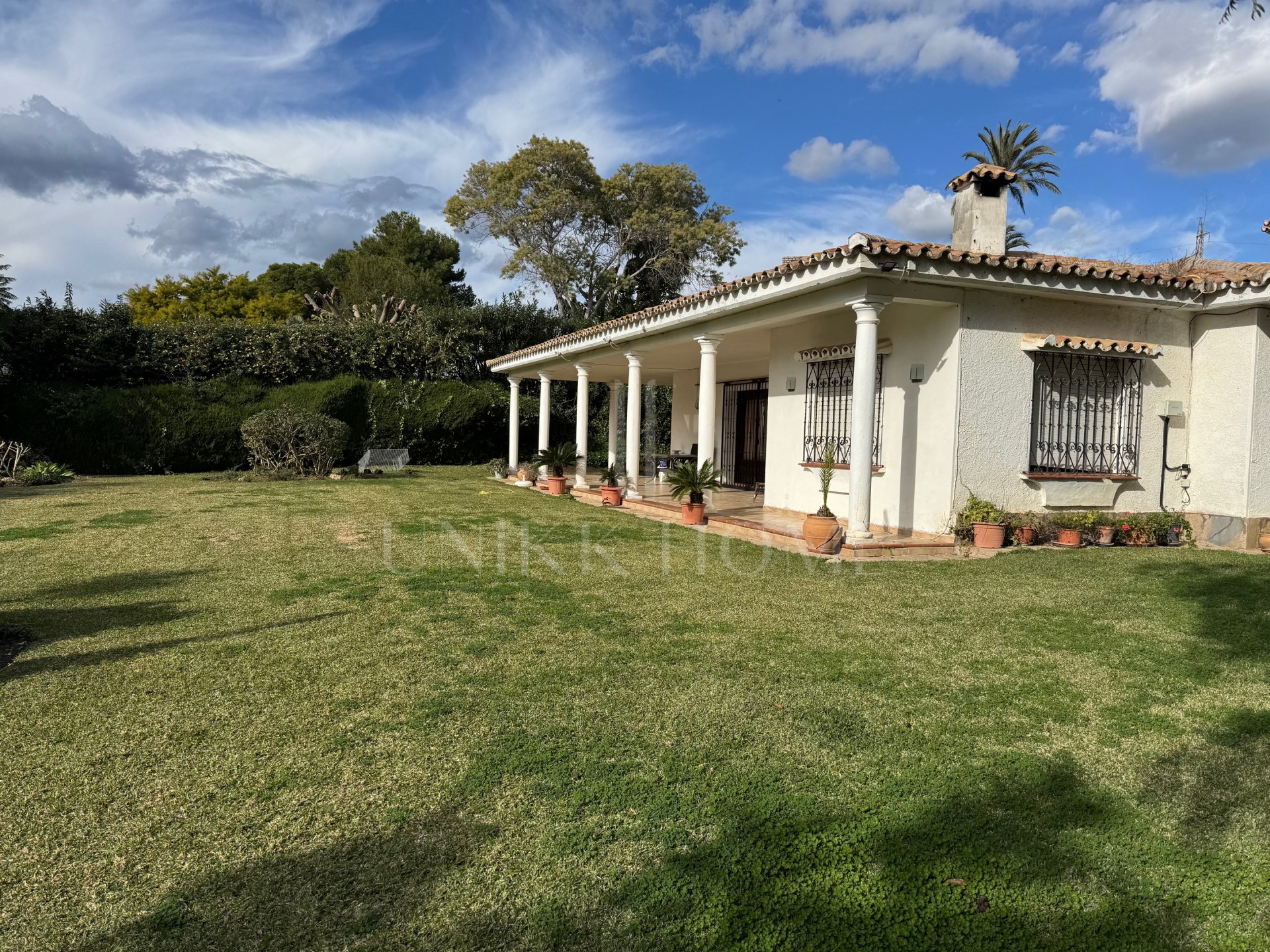 Charming Villa with Great Potential in Paraíso Medio - Estepona New Golden Mile