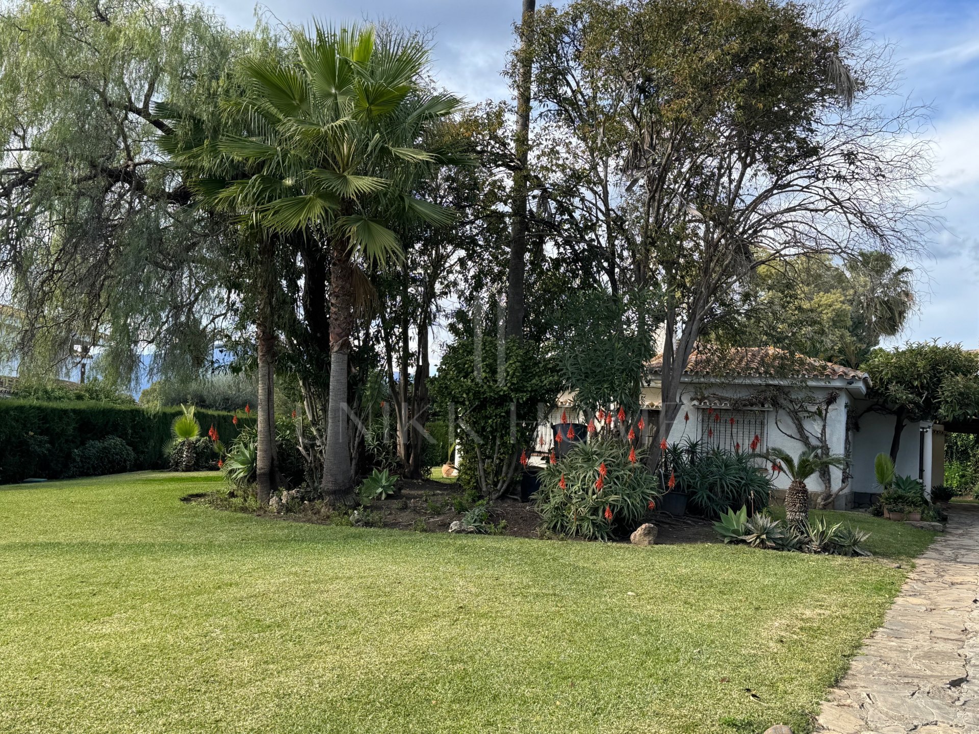 Charming Villa with Great Potential in Paraíso Medio - Estepona New Golden Mile