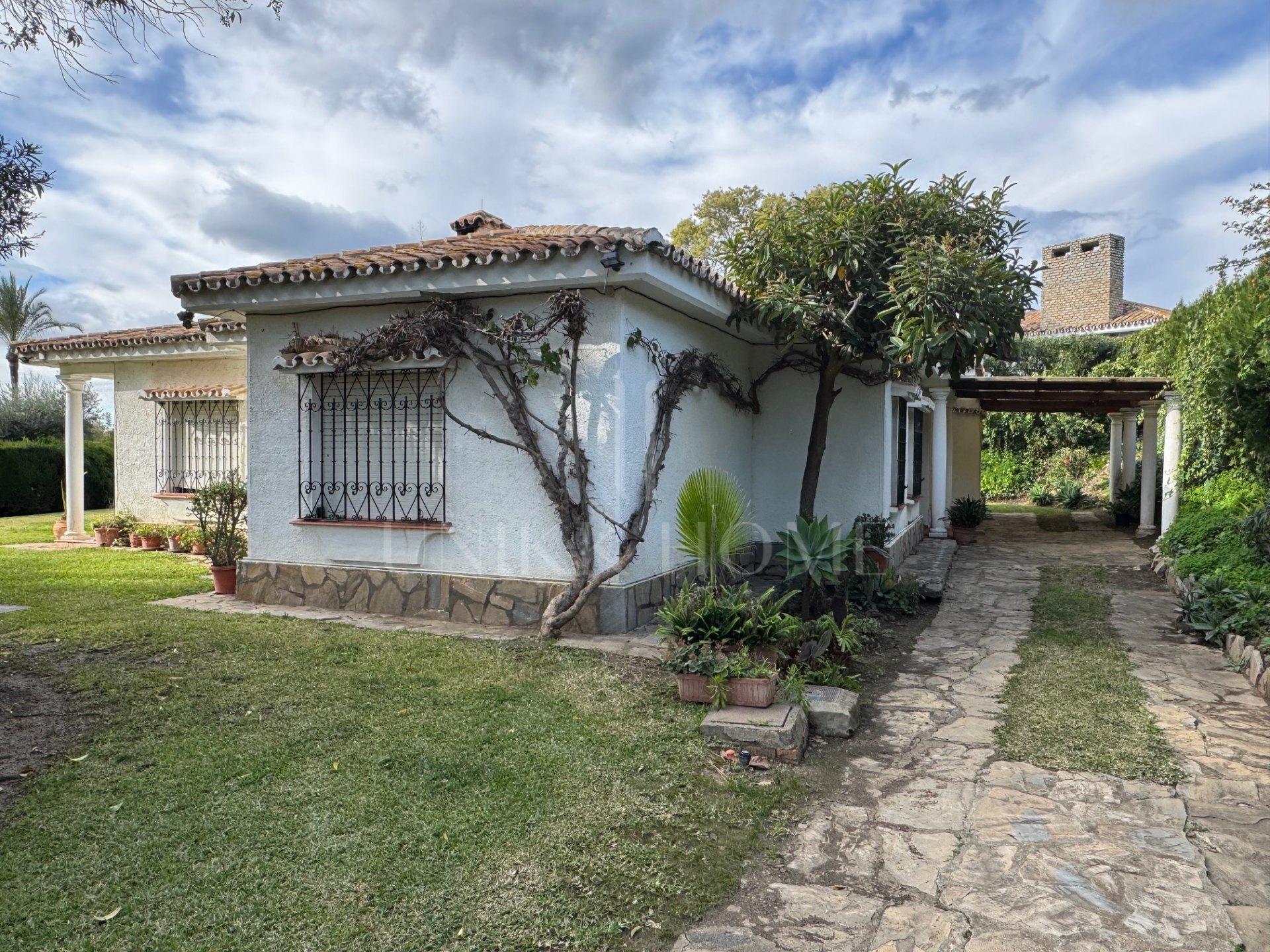 Charming Villa with Great Potential in Paraíso Medio - Estepona New Golden Mile