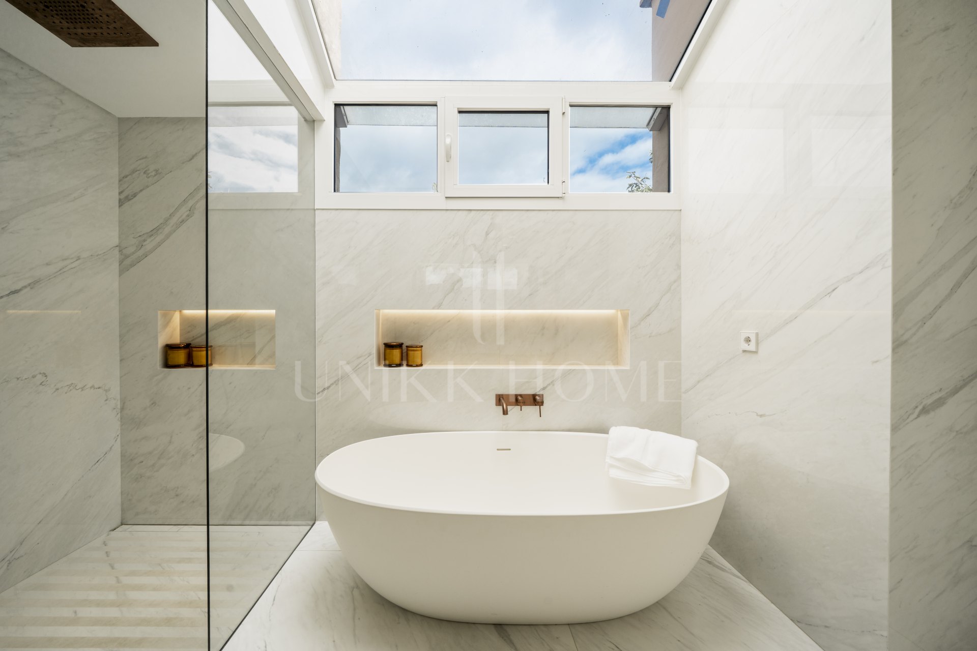 Ático dúplex moderno de 3 dormitorios en Cartuja del Golf - Nueva Milla de Oro de Estepona