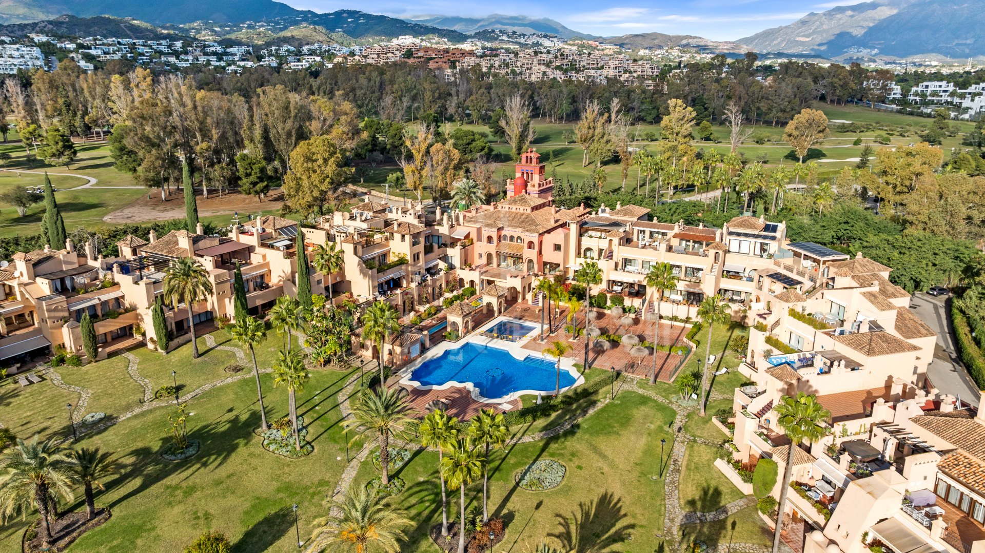 Ático dúplex moderno de 3 dormitorios en Cartuja del Golf - Nueva Milla de Oro de Estepona