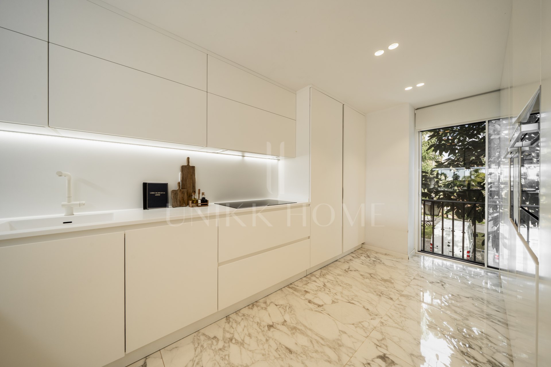 Ático dúplex moderno de 3 dormitorios en Cartuja del Golf - Nueva Milla de Oro de Estepona