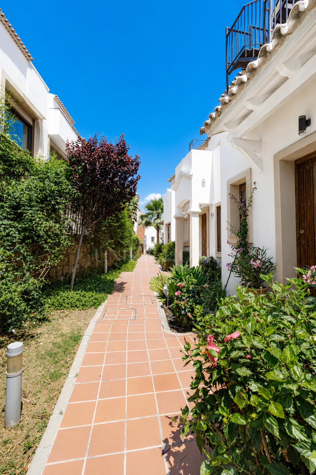 Amplia casa adosada con garaje para 3 coches - AZATA GOLF - ESTEPONA OESTE