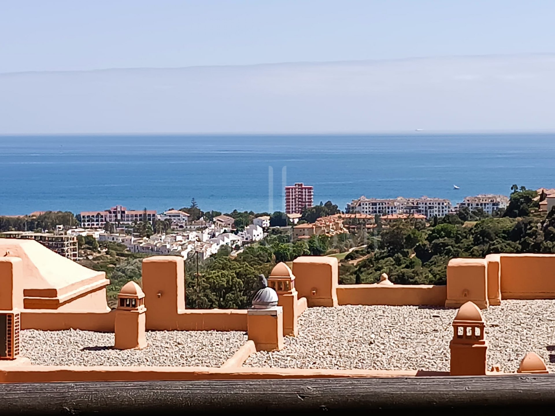 FURNISHED 2 BEDROOM APARTMENT WITH SEA VIEWS IN COTO REAL - MANILVA