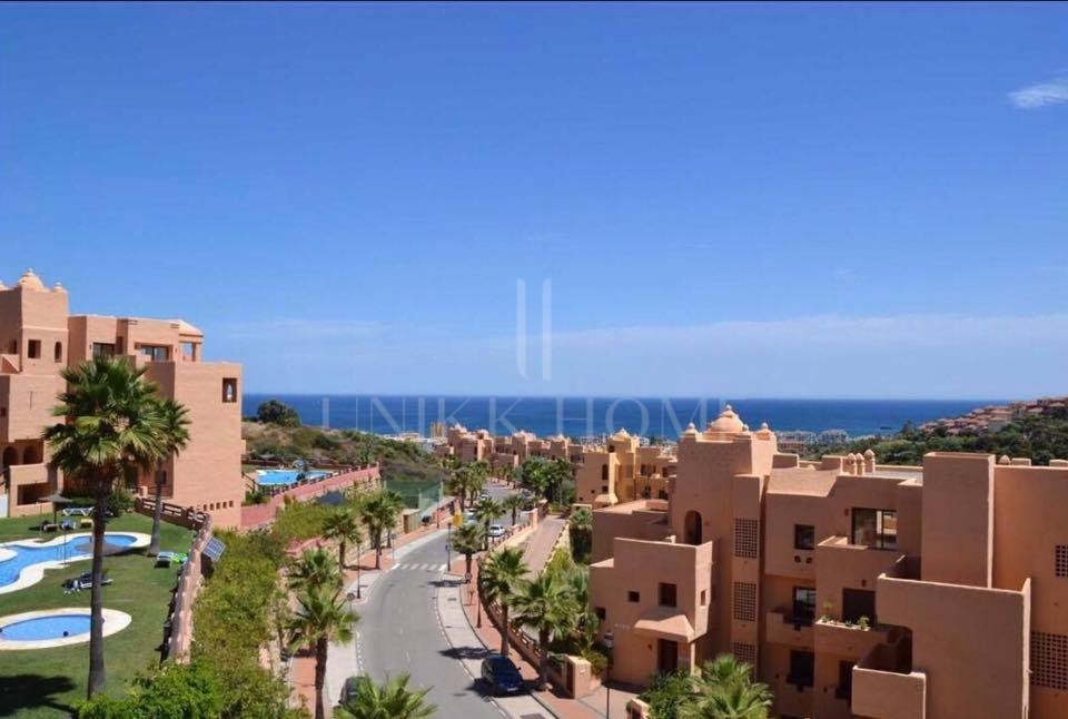 FURNISHED 2 BEDROOM APARTMENT WITH SEA VIEWS IN COTO REAL - MANILVA
