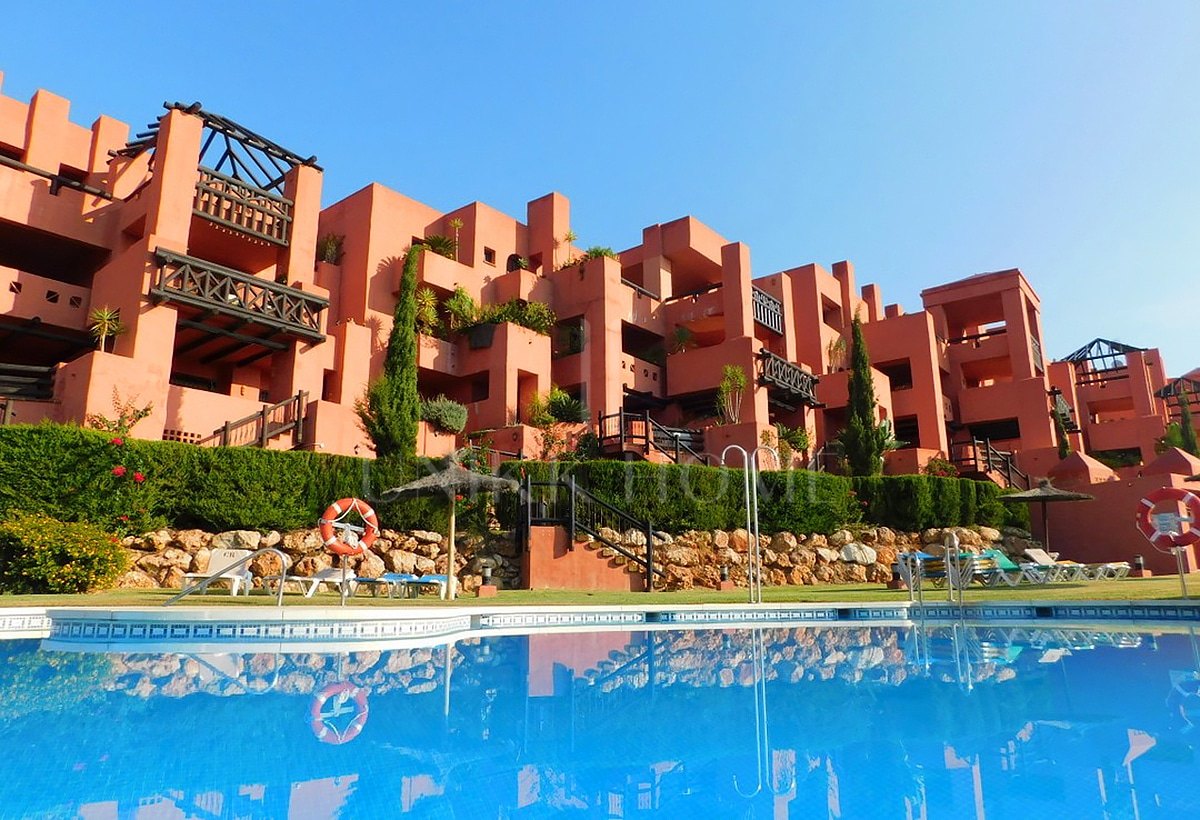 FURNISHED 2 BEDROOM APARTMENT WITH SEA VIEWS IN COTO REAL - MANILVA