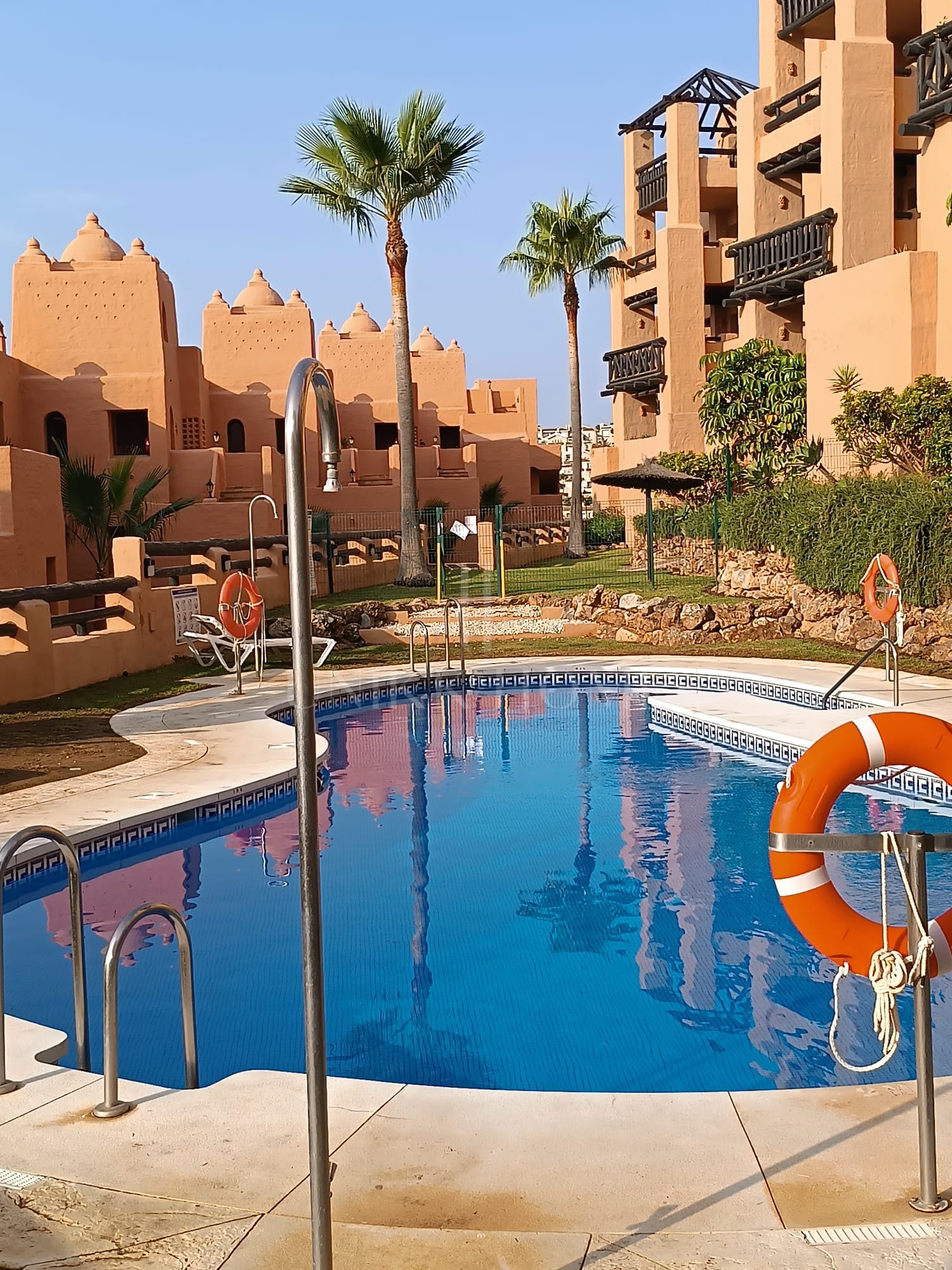 FURNISHED 2 BEDROOM APARTMENT WITH SEA VIEWS IN COTO REAL - MANILVA