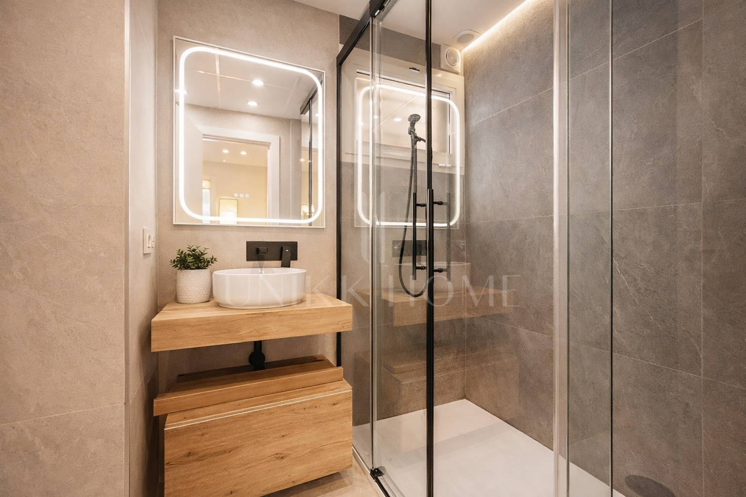 Fully Renovated and Furnished 3-Bedroom Apartment – Puerto de Estepona