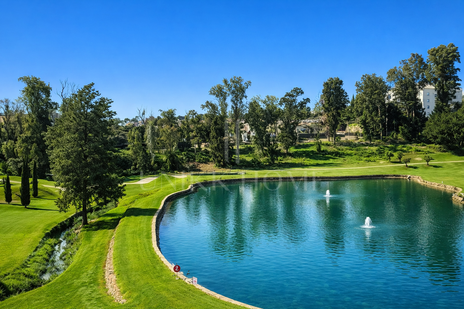 Elegante apartamento en primera línea de golf – Guadalmina