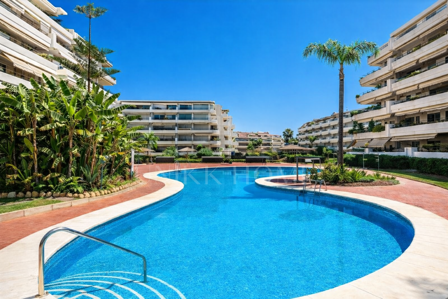 Elegante apartamento en primera línea de golf – Guadalmina