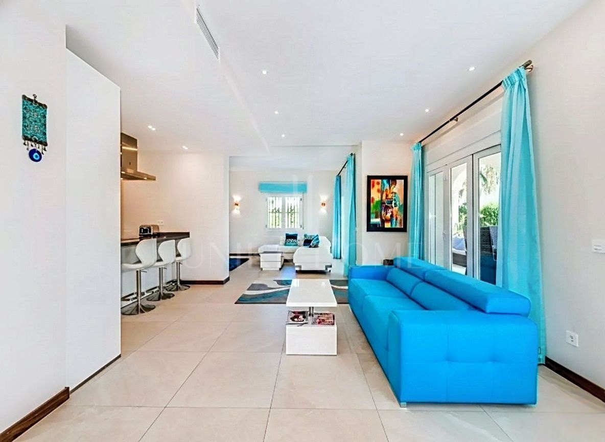 Elegante villa andaluza con encanto contemporáneo en Las Brisas - Nueva Andalucía, Marbella